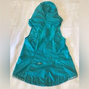 Lululemon Clarity Vest ( Size 8) Color Aqua/ Turquoise In excellent condition